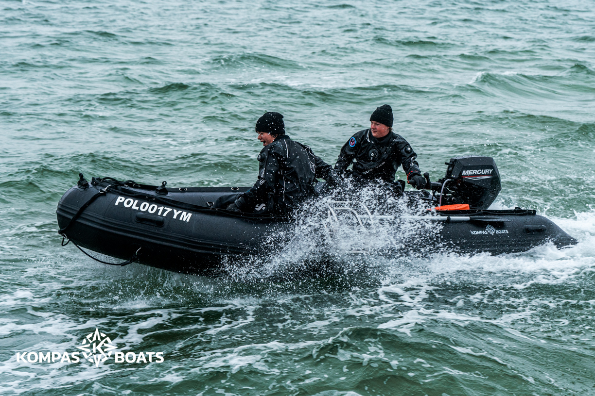 Duży ponton dla wojska i starzy pożarnej.