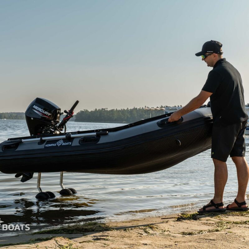 Wodowanie pontonu - koła slipowe