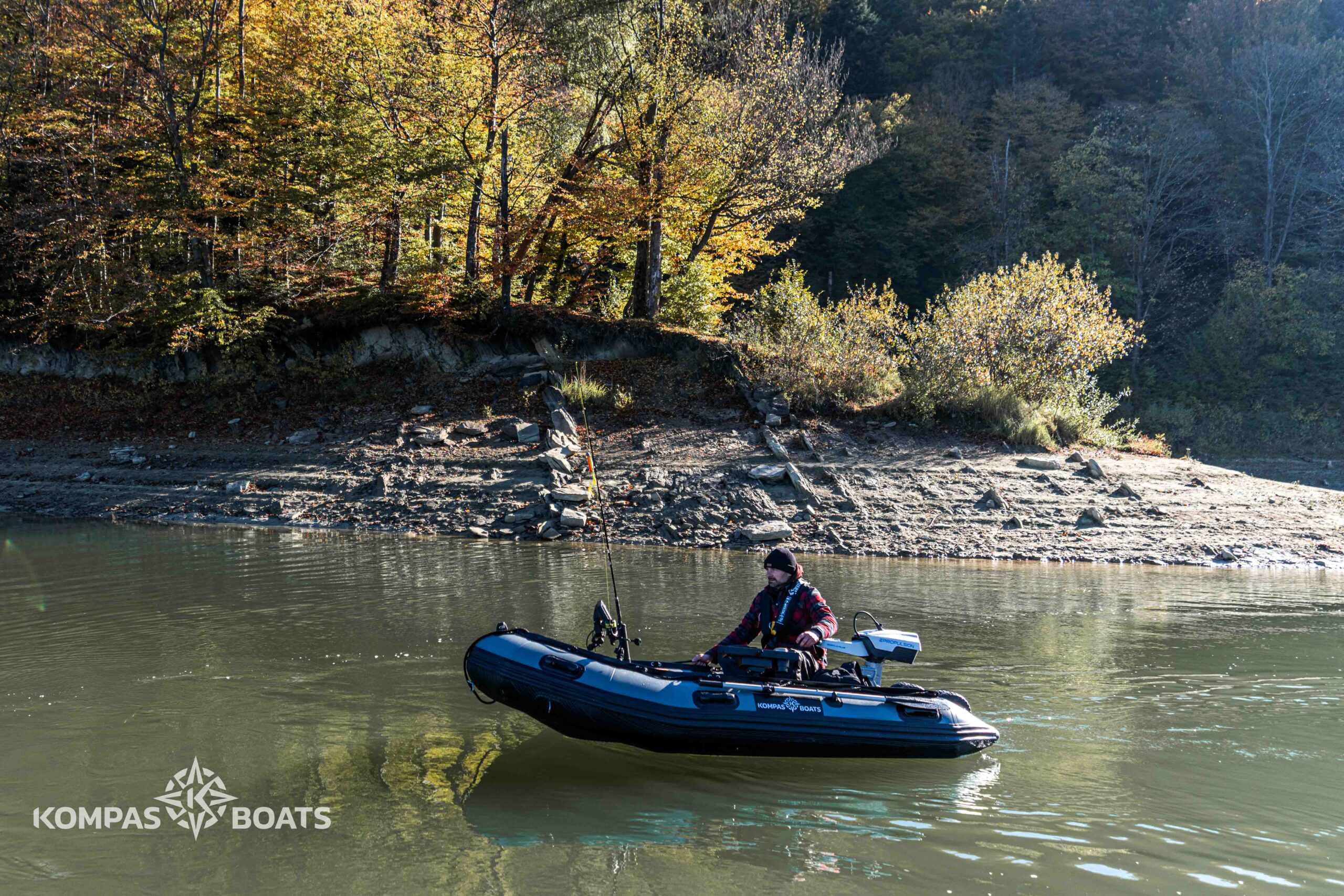 Ponton Kompas Boats KB460 + podłoga ALU + pawęż ALU - obrazek 13
