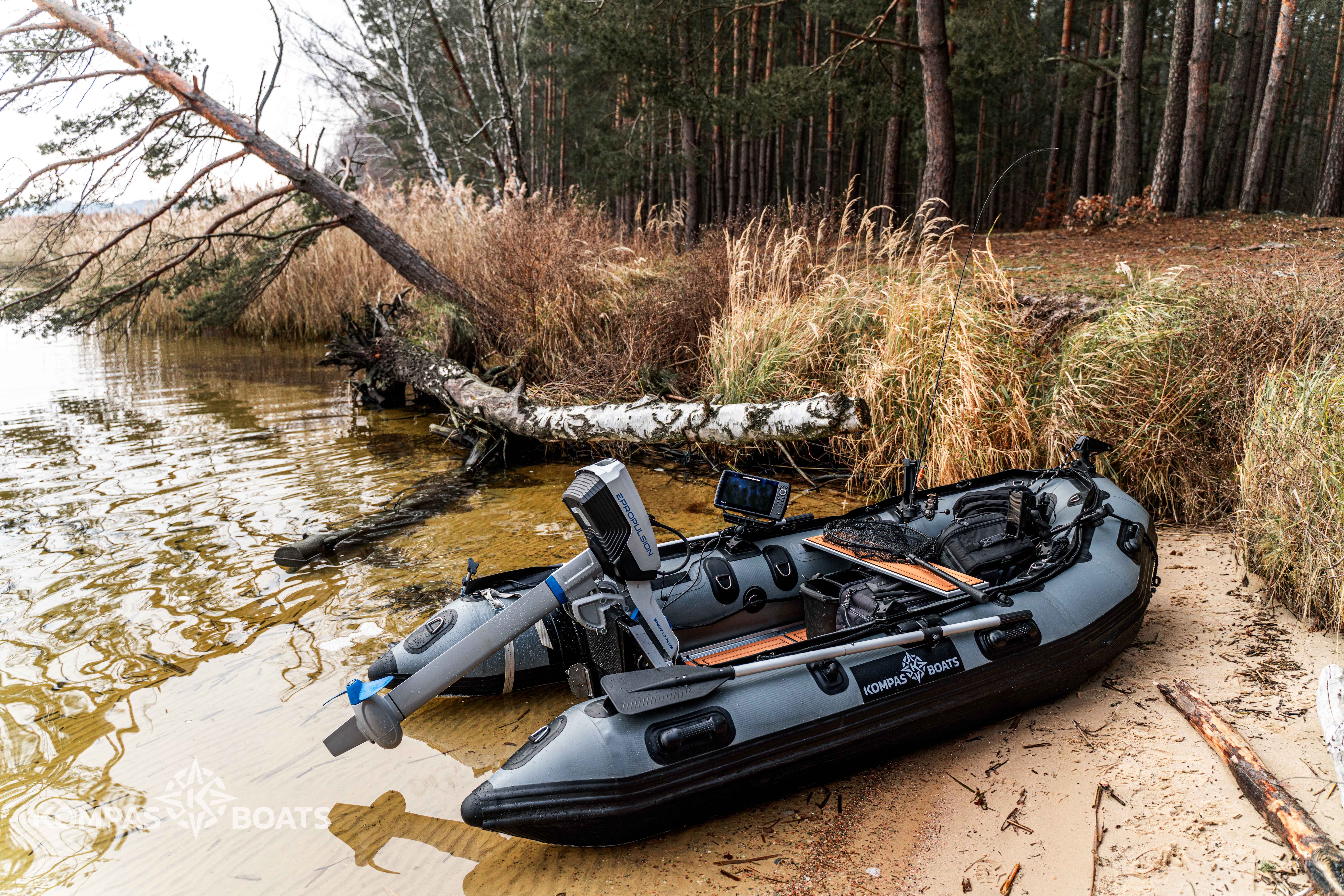 Ponton Kompas Boats KB460 + podłoga ALU + pawęż ALU - obrazek 15