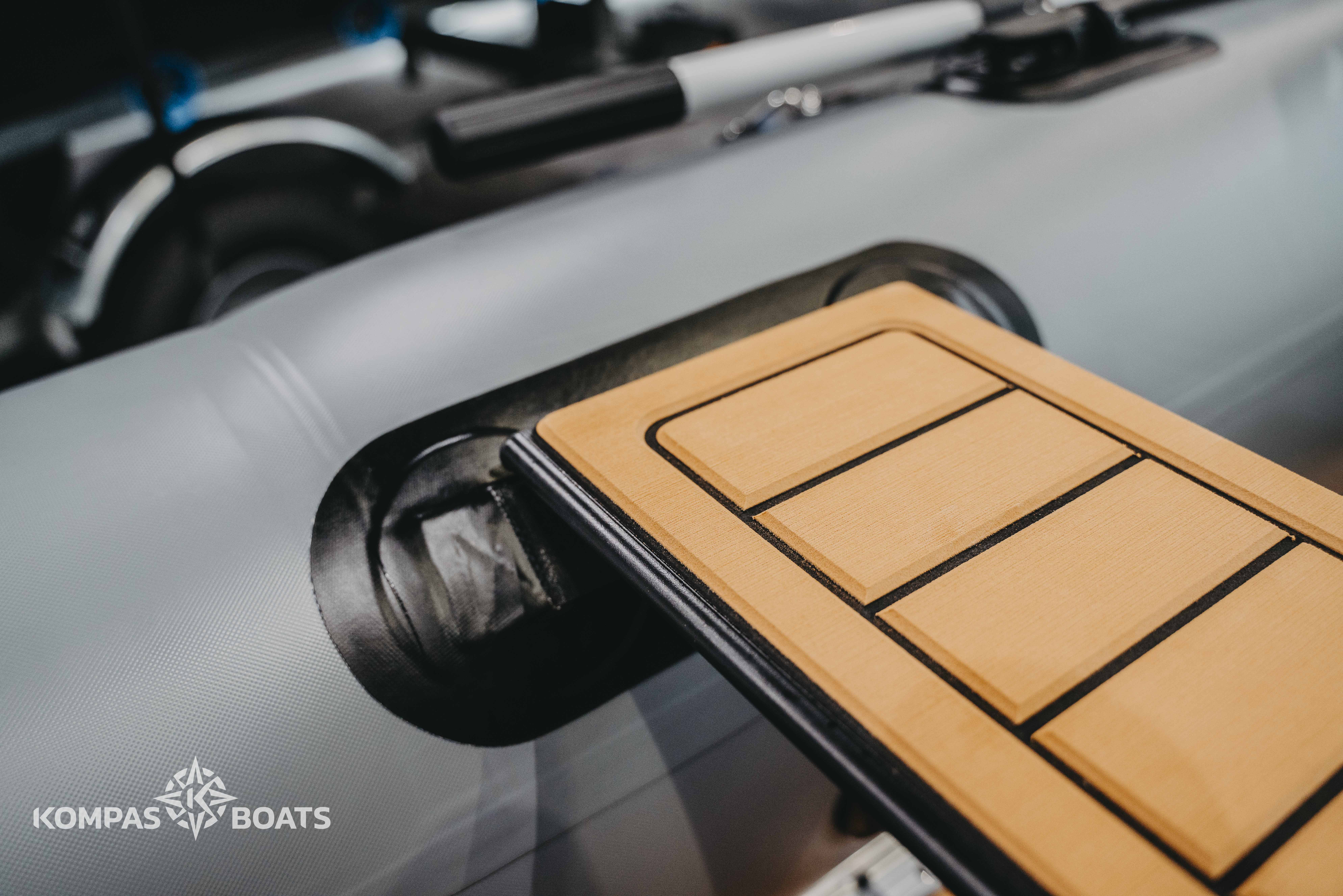 Ponton wędkarski KBF320 + podłoga ALU+EVA + pawęż ALU - NEW 2025 - obrazek 2