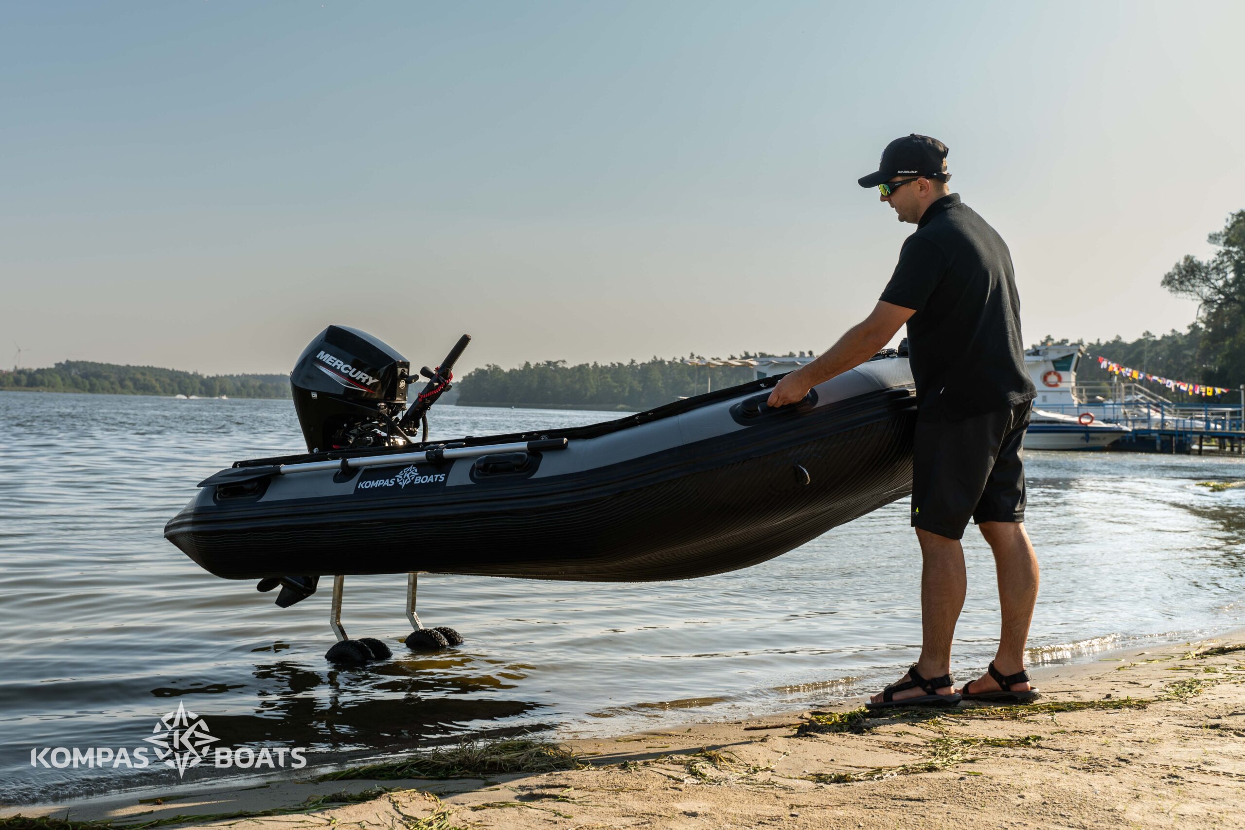 Ponton Kompas Boats KB460 + podłoga ALU + pawęż ALU - obrazek 10