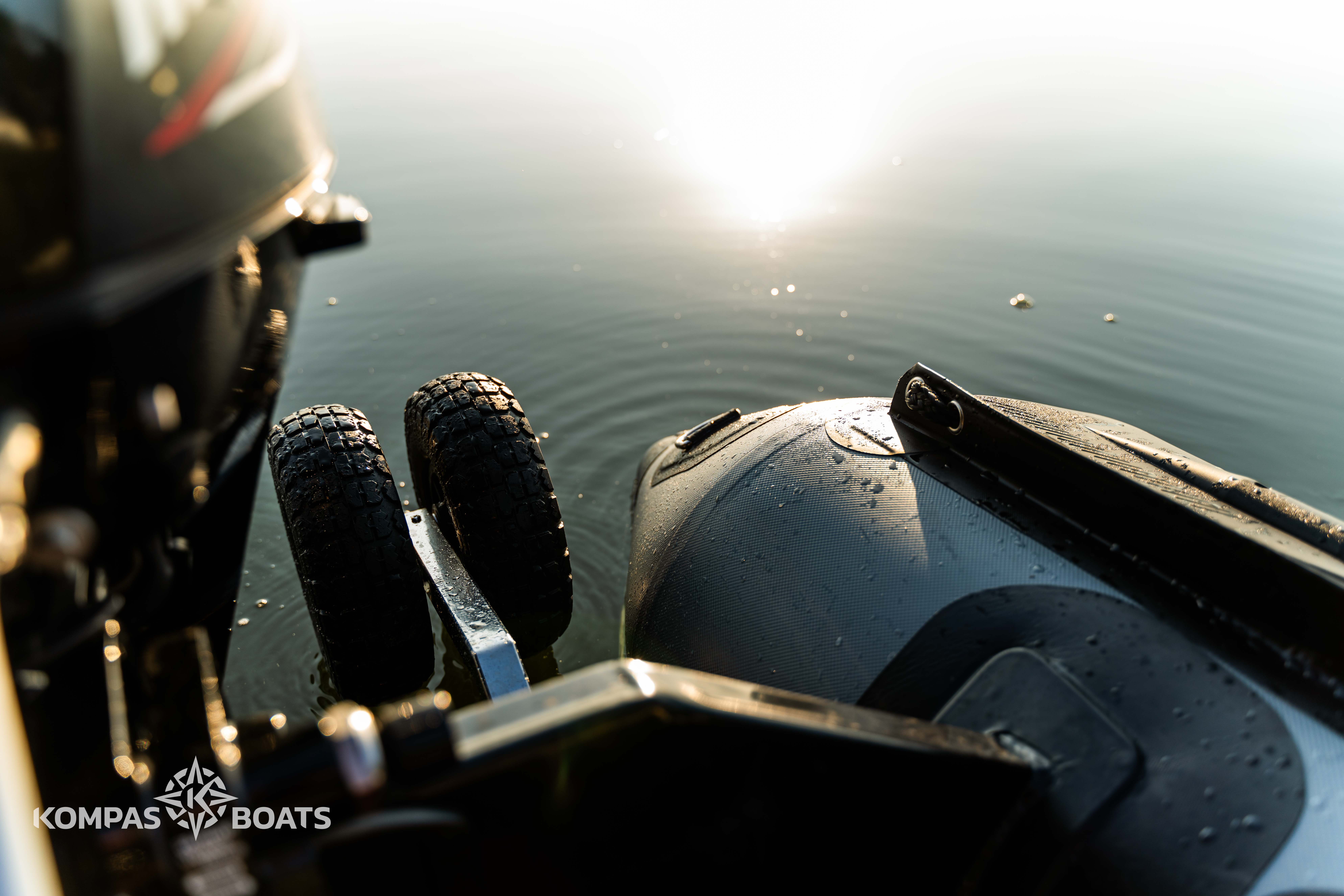 Ponton Kompas Boats KB460 + podłoga ALU + pawęż ALU - obrazek 11