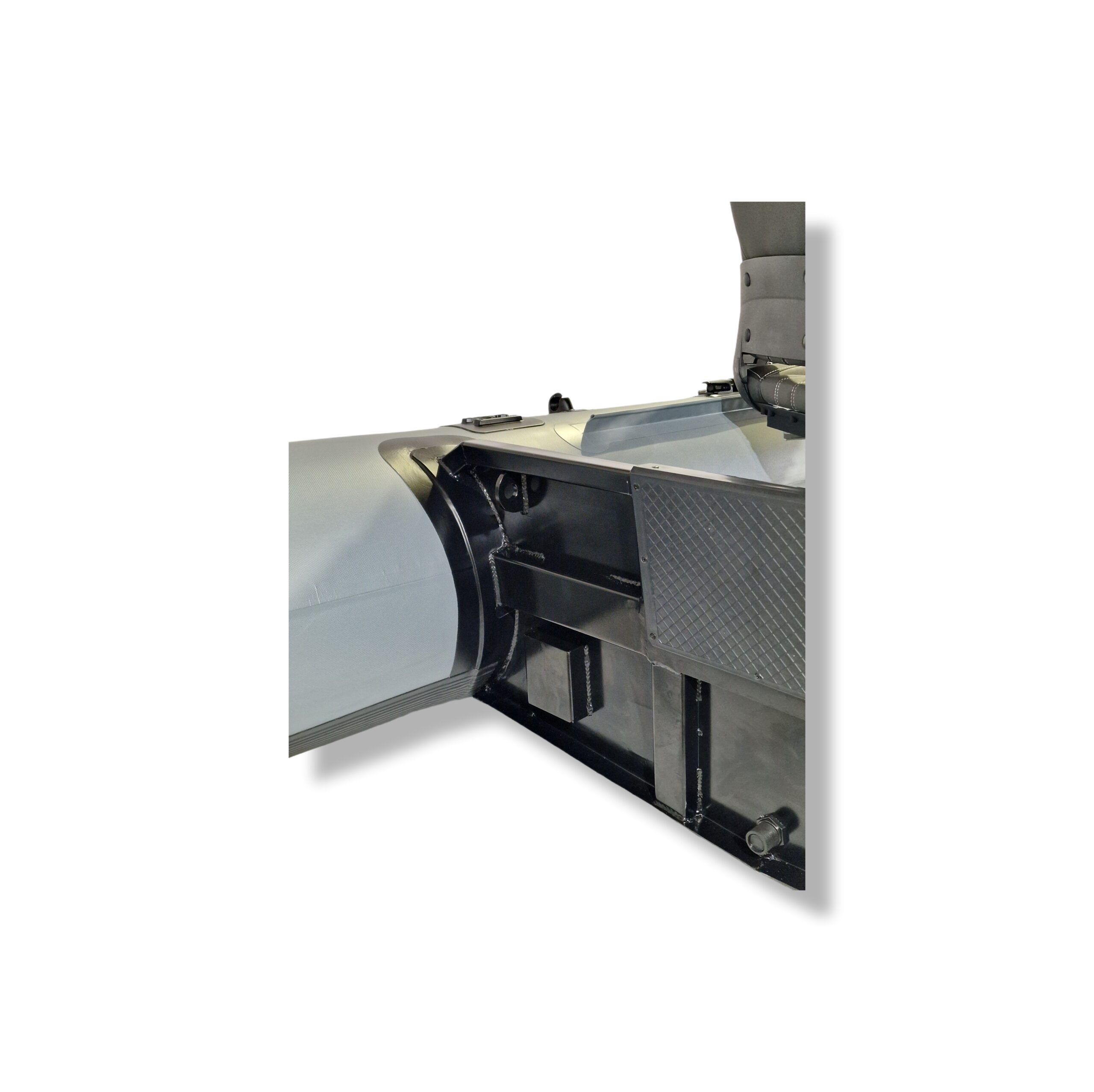 Mocowanie kół slipowych do pontonu - pawęż aluminiowa w pontonie Kompas Boast F460