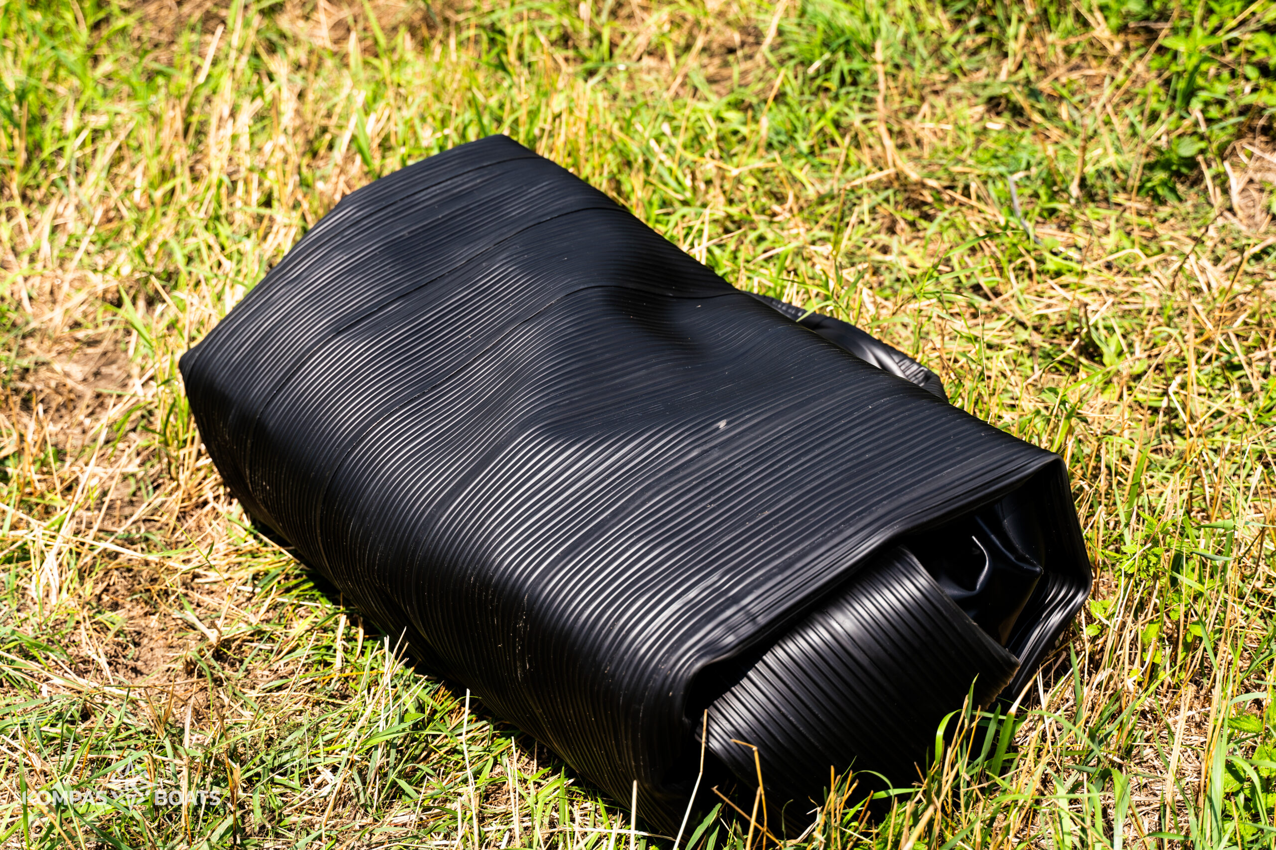 złożony ponton z podłogą pompowaną - wzmocnione dno pontonu