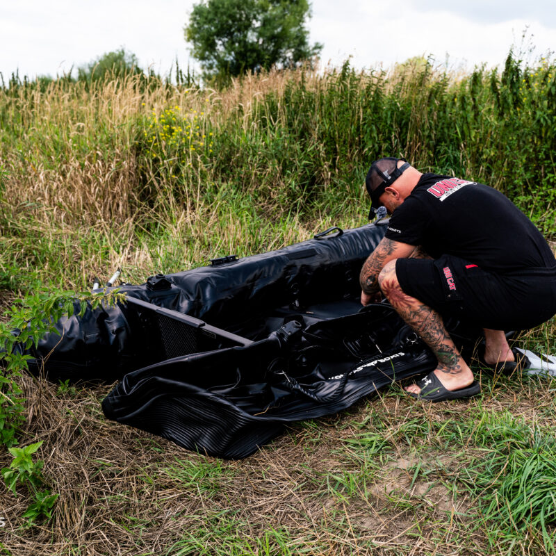 rozkładanie pontonu wędkarskiego - ponton z podłogą dmuchaną