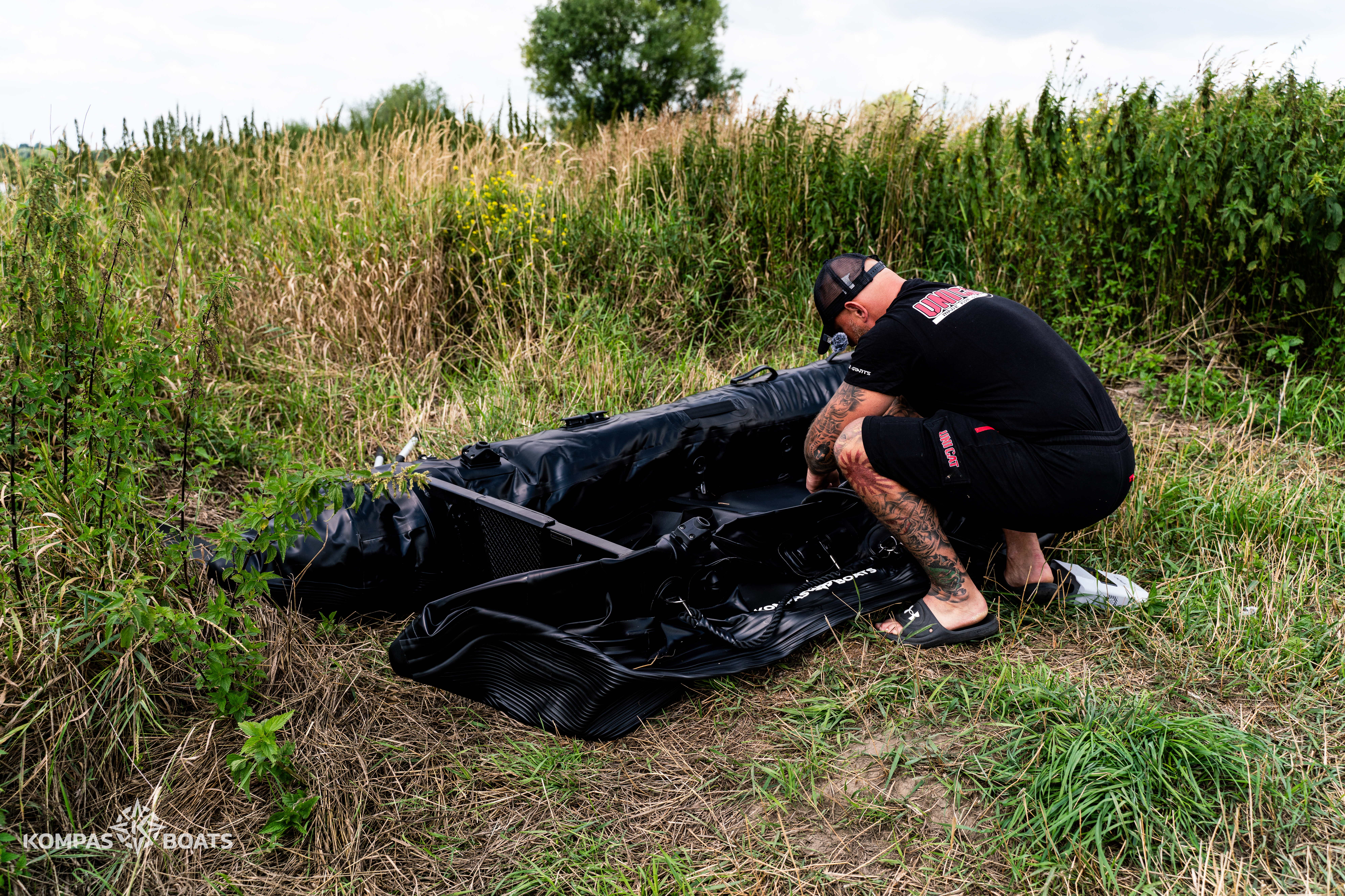 rozkładanie pontonu wędkarskiego - ponton z podłogą dmuchaną