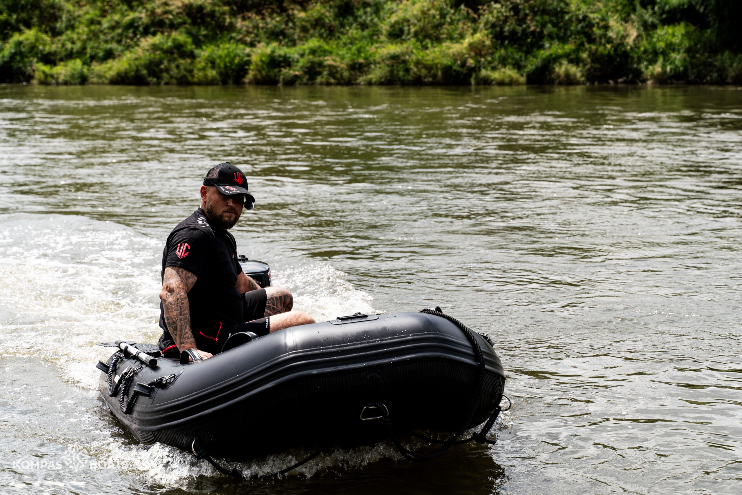 ponton wędkarski na rzece-najlepszy ponton F kompas boats