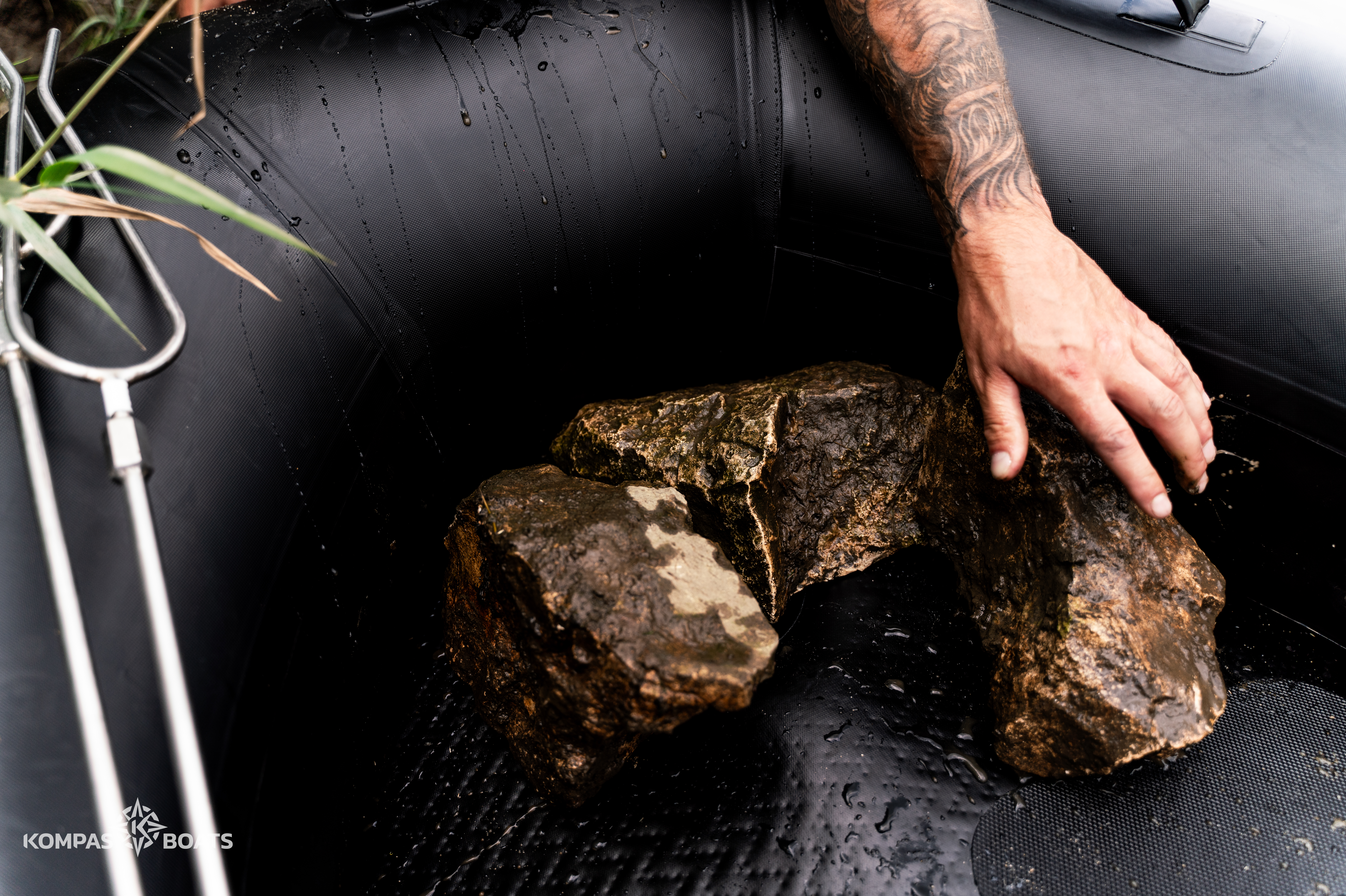 ponton wędkarski do wywożenia zestawów-ponton karpiowy