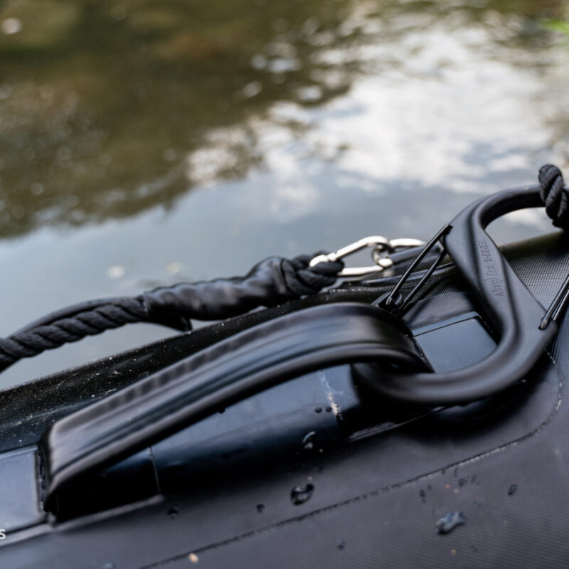 Mocowanie sprzętu na pontonie wędkarskim duży karabińczyk Nite Ize