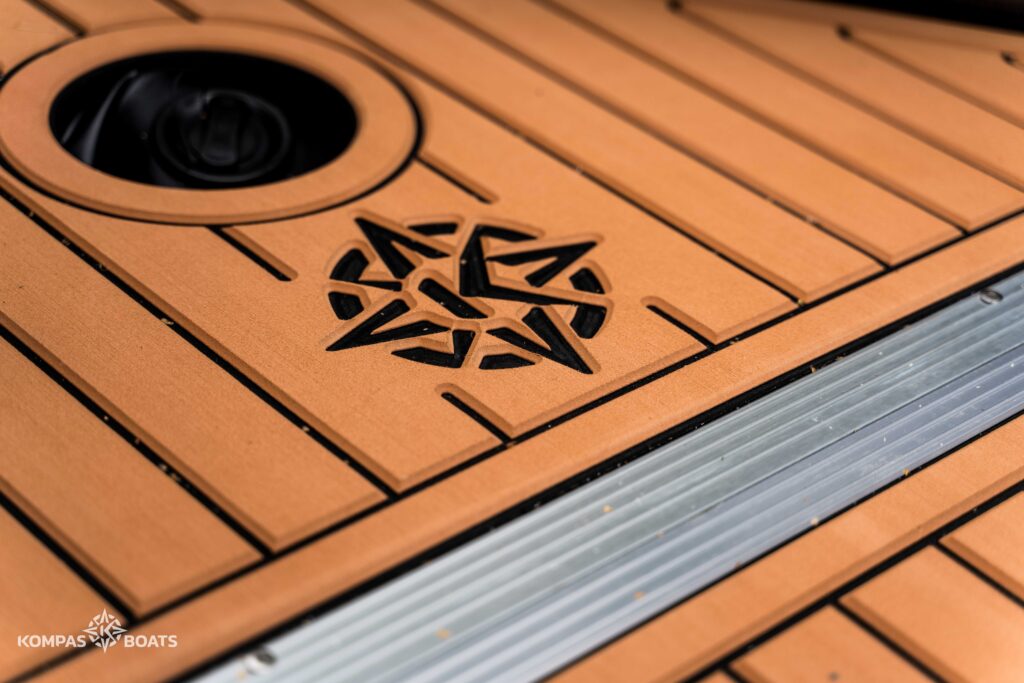 aluminiowa podłoga pokryta pianką EVA - ponton kompas boats hd