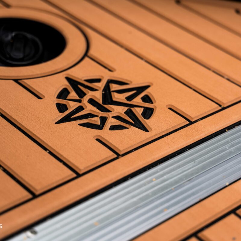 aluminiowa podłoga pokryta pianką EVA - ponton kompas boats hd