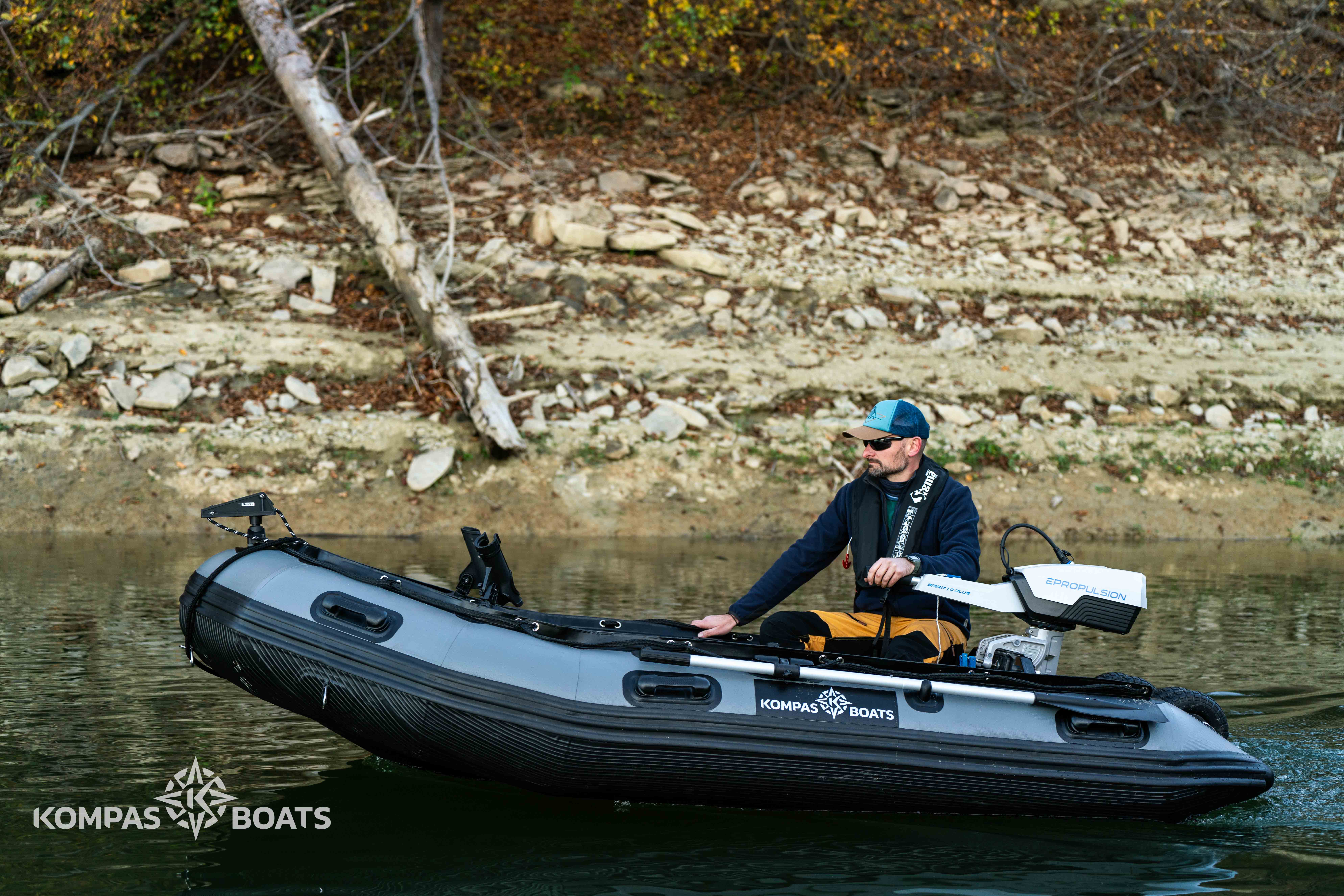 Zestaw Ponton Kompas Boats KBHD320 + Silnik Elektryczny EPropulsion Spirit 1.0 PLUS - obrazek 5