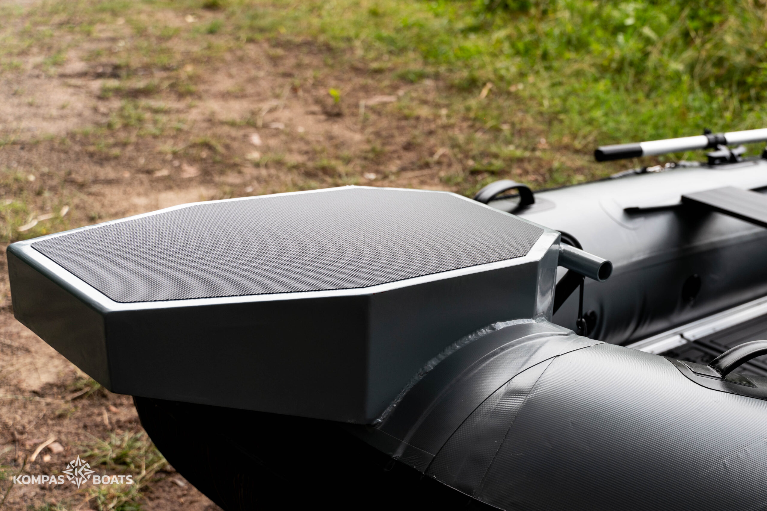 Ponton wędkarski KBF320p + platforma pod silnik dziobowy + EVA - obrazek 4