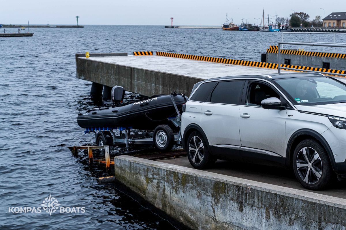 bezpieczne-uzywanie-lodzi-pontonowej-kompas-boats-2