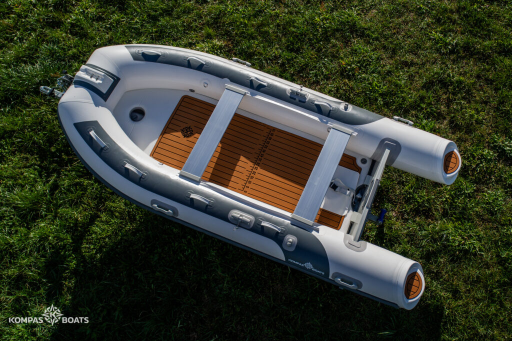 Ponton rib Kompas Boats najlepiej wyposażony