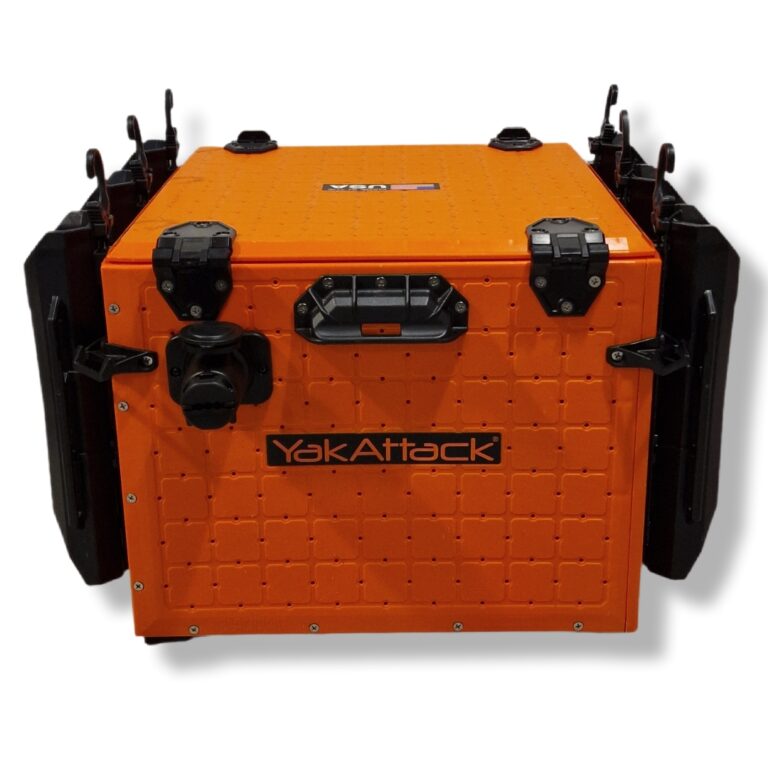 Skrzynka wędkarska YakAttack BlackPak Pro 16x16 cali jako baza do budowy mobilnego zasilania na kajak i ponton.