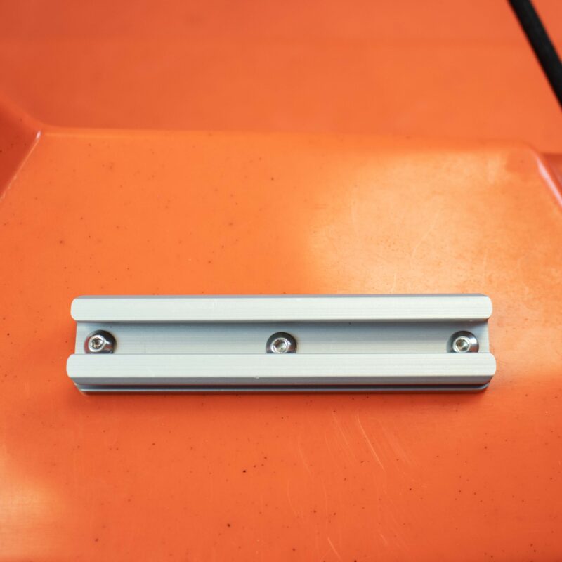 Szyna montażowa do kajaka