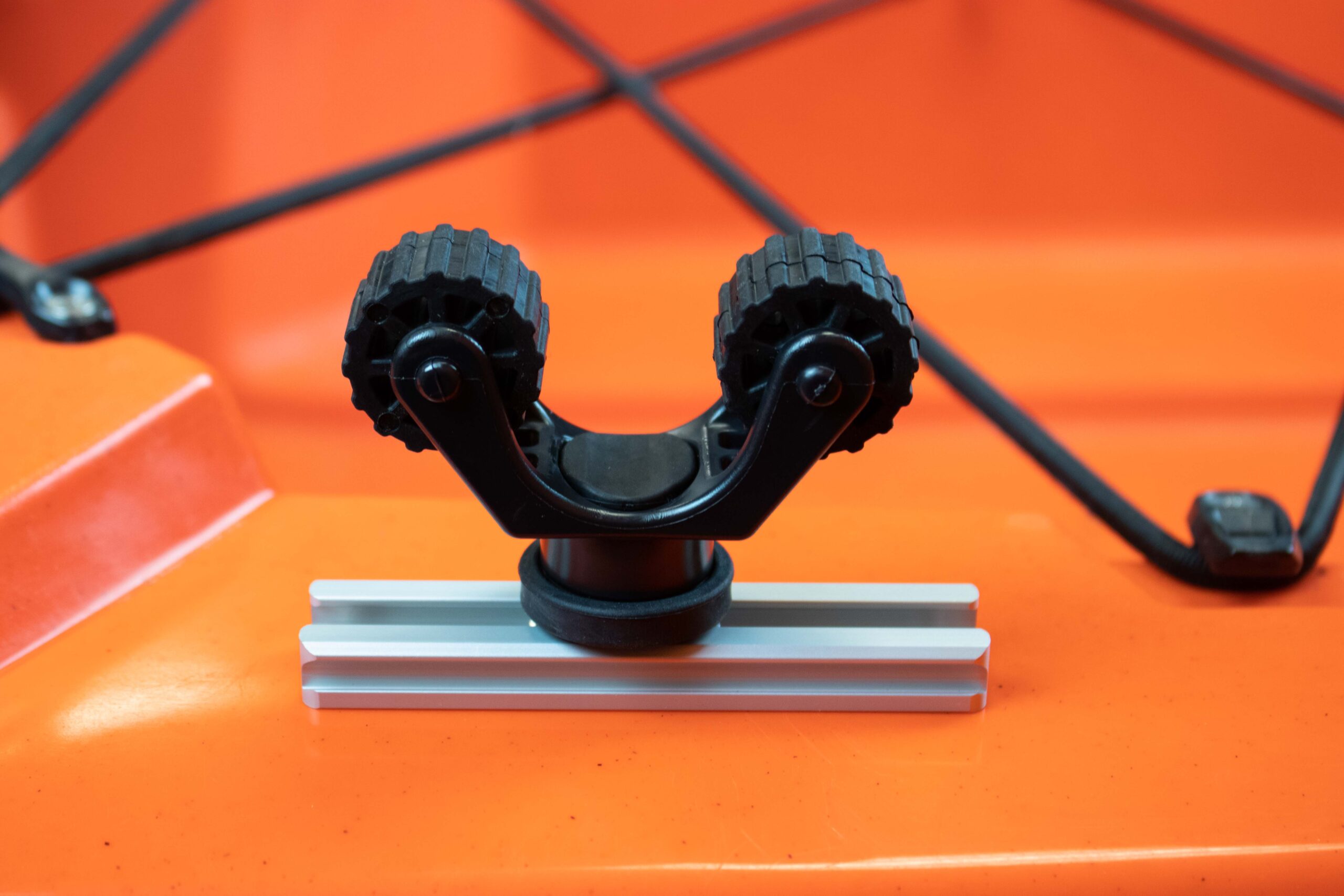 Szyna na akcesoria do kajaka wędkarskiego