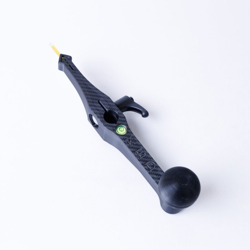 "Wskaźnik kierunku do sztycy KED – precyzyjny celownik do przetwornika echosondy Live."