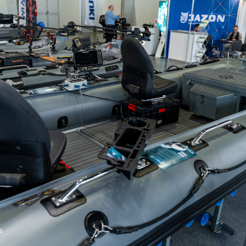 Wyposażenie wędkarskiego pontonu w fotele