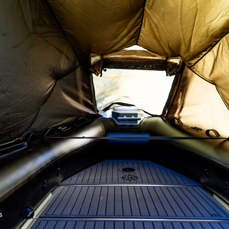 Profesjonalny namiot pokładowy na ponton Black Cat Boat Cave II - sprzęt wędkarski w KOMPAS BOATS.
